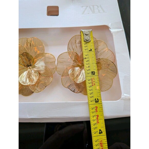 ZARA Earrings Polished Golden Wire Oversize Floral Open Flower Statement Glam - Picture 6 of 7